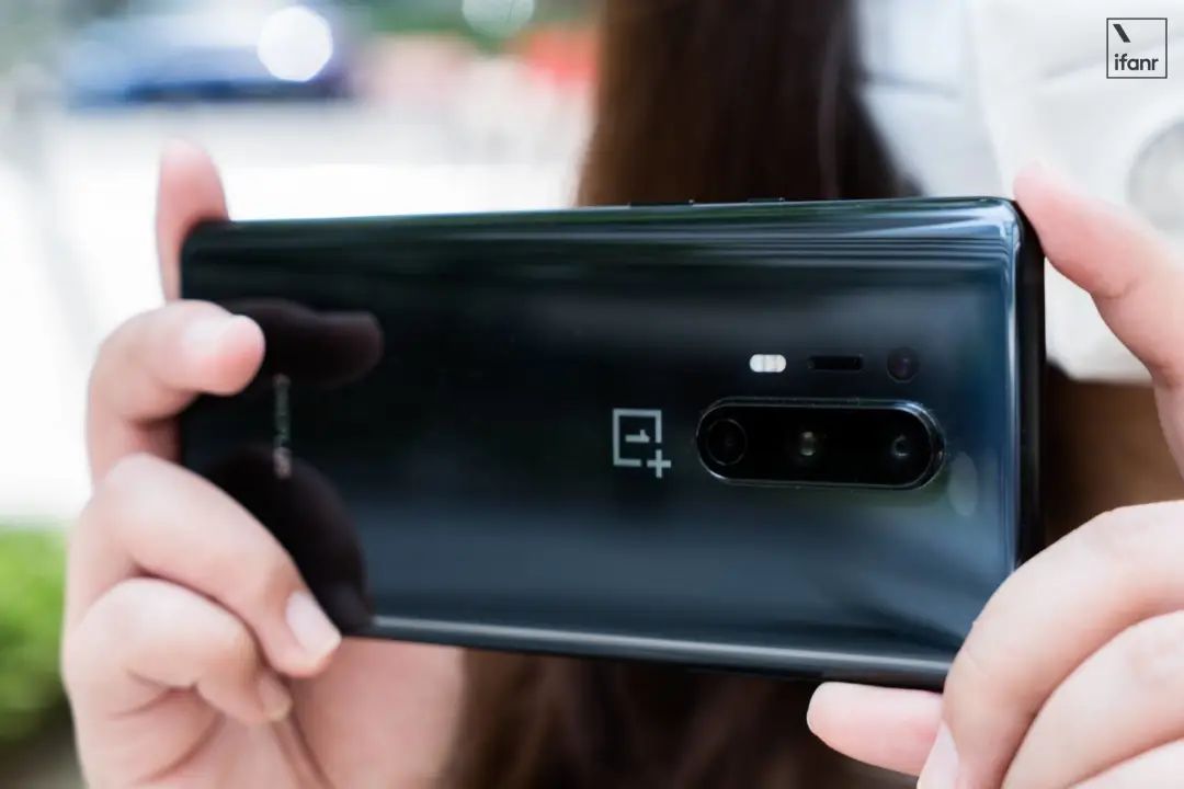 一加 8 Pro 评测：除了高刷新率屏的流畅体验，还补足了一些短板