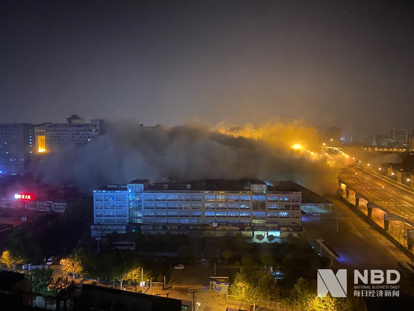 15秒，今晨上海爆破4栋超20层烂尾楼，原址将斥数百亿建“新地标”
