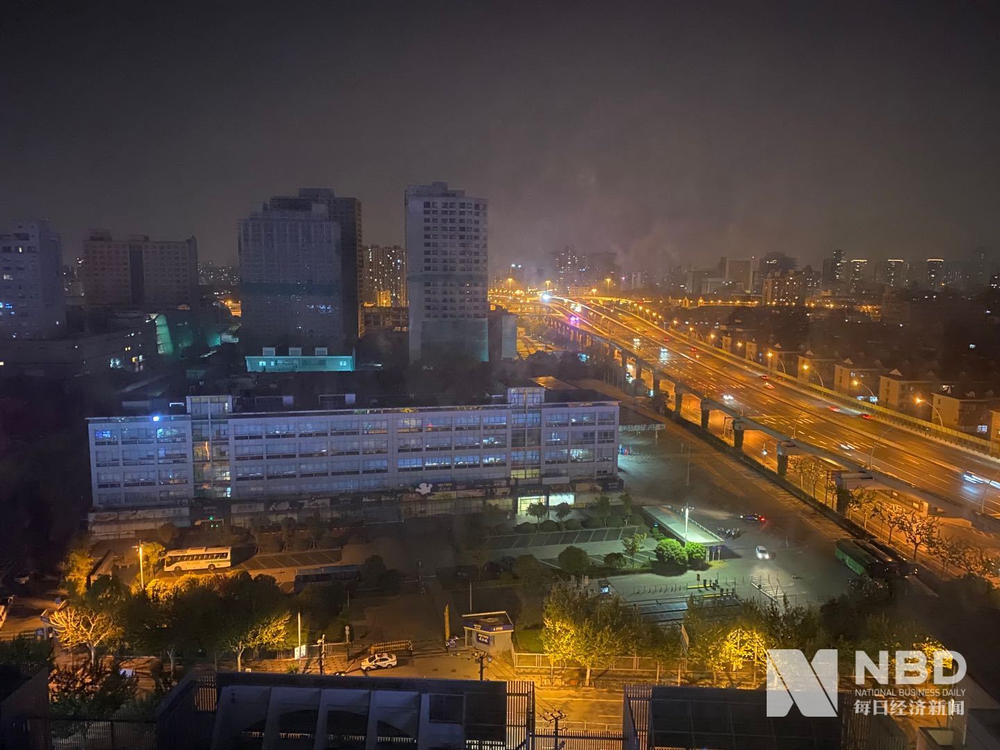 15秒，今晨上海爆破4栋超20层烂尾楼，原址将斥数百亿建“新地标”