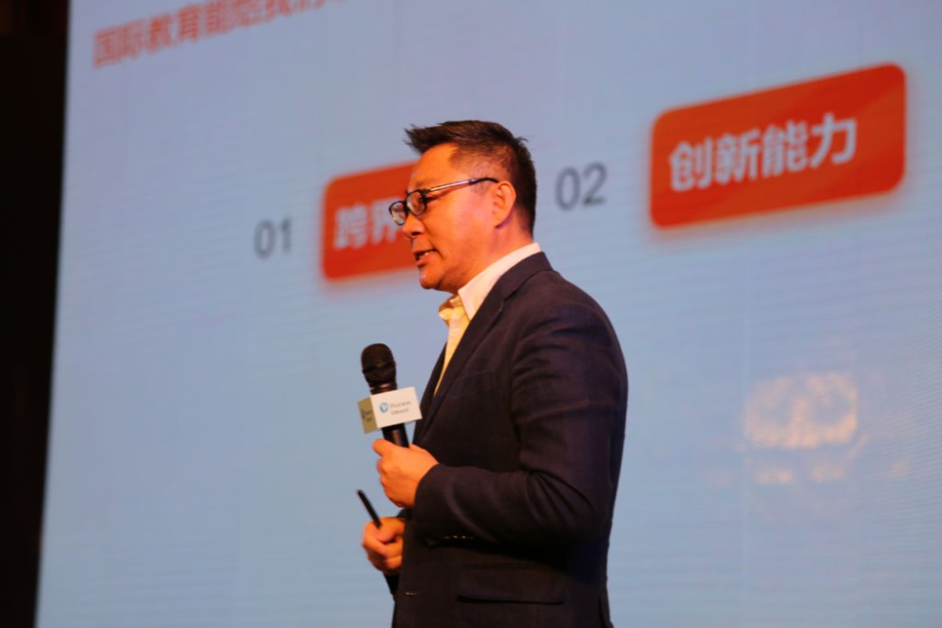 想退休的俞敏洪，与固守线下的新东方