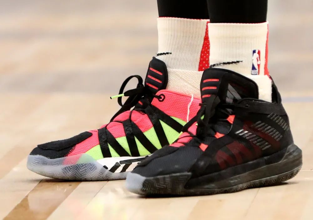 NBA球鞋代言科普：詹皇等17人有签名鞋，多数人仅2.5万美金补贴