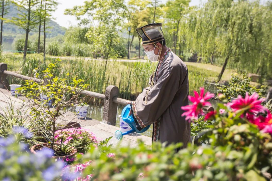 我开了10年景区小卖部，曾每年亏损15万，这个五一活过来了