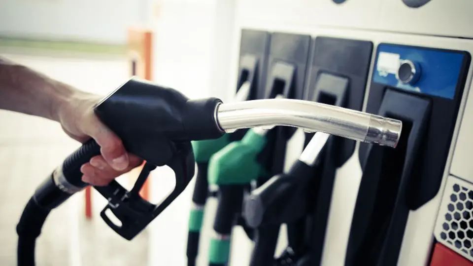当油价为负，给你加完油的加油站是不是真的倒欠你油钱？