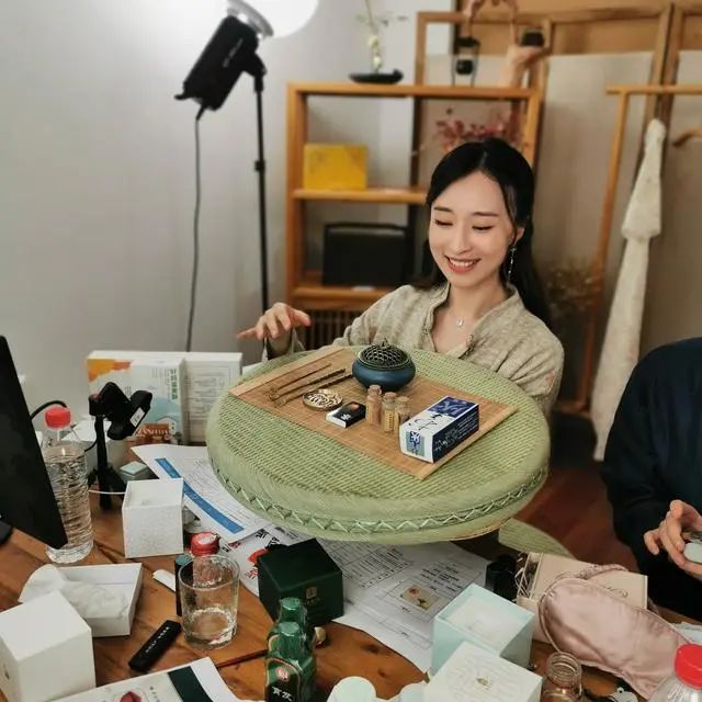 影视人下海抖音拍短剧降维打击与卖货之痛