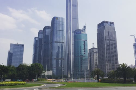 有人决定逃离深圳，有人决定留在这里