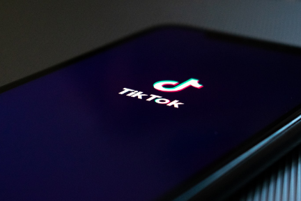 疫情之下 TikTok 崛起，这对 Instagram 和 YouTube 有什么影响？