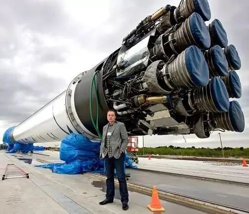 SpaceX载人首飞成功，硅谷钢铁侠马斯克是怎样炼成的？