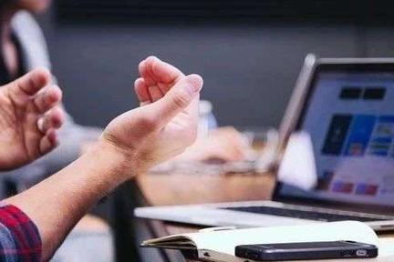 “效率最低的人，最喜欢开会”