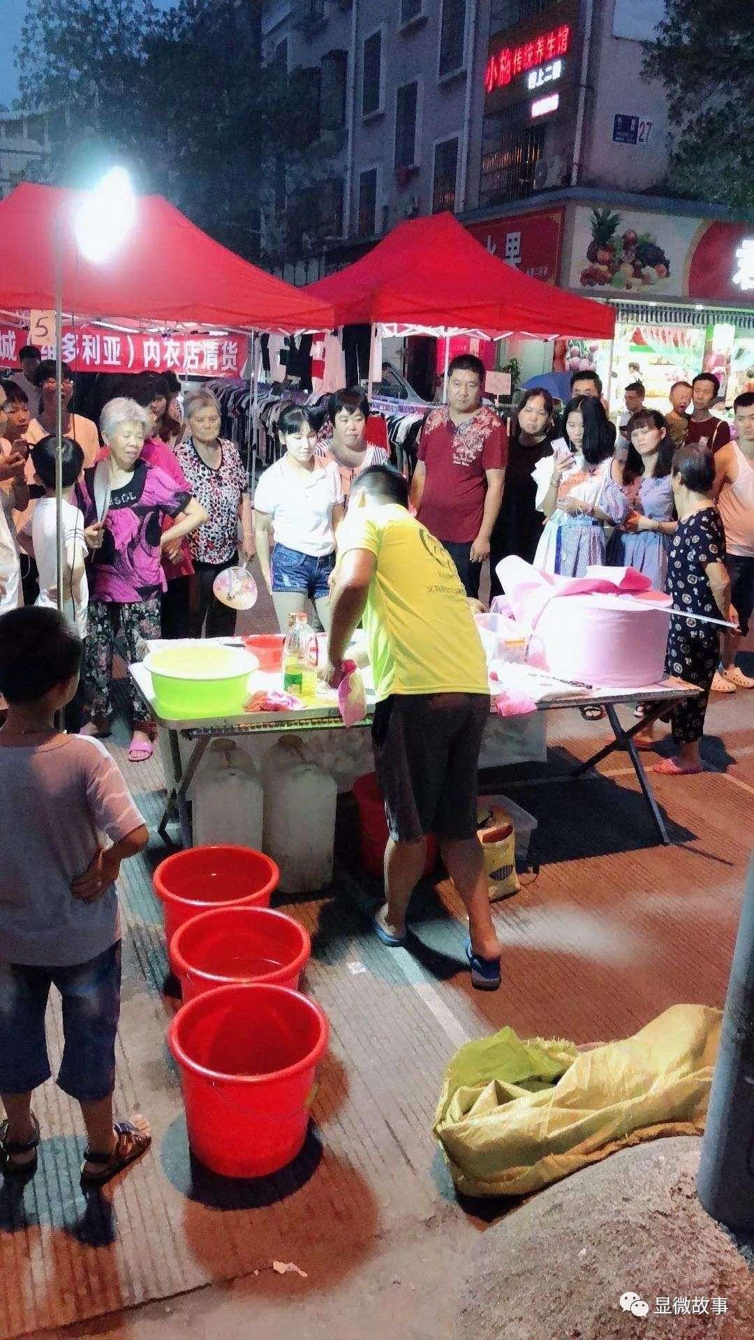 在夜市的每一个角落，他们创造着永不散去的人间烟火