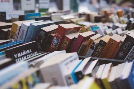 主推低客单价成人自考课，「自考树」用教辅图书转化辅导用户