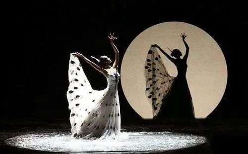 她被11万人嘲笑人生失败却靠副业赚了5个亿