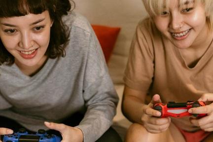 最前线丨完成收购《传奇盛世》游戏商，第七大道实现2019年营收同比增长且扭亏