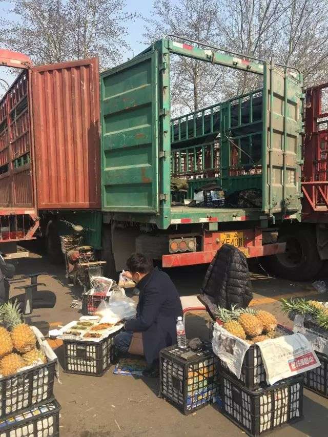 新发地：亚洲最大菜市场里的商业和江湖