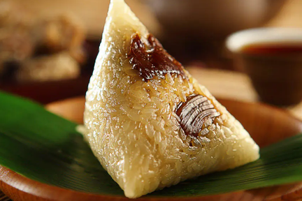 拍科幻片、找美女代言，“进击”的粽子老字号们