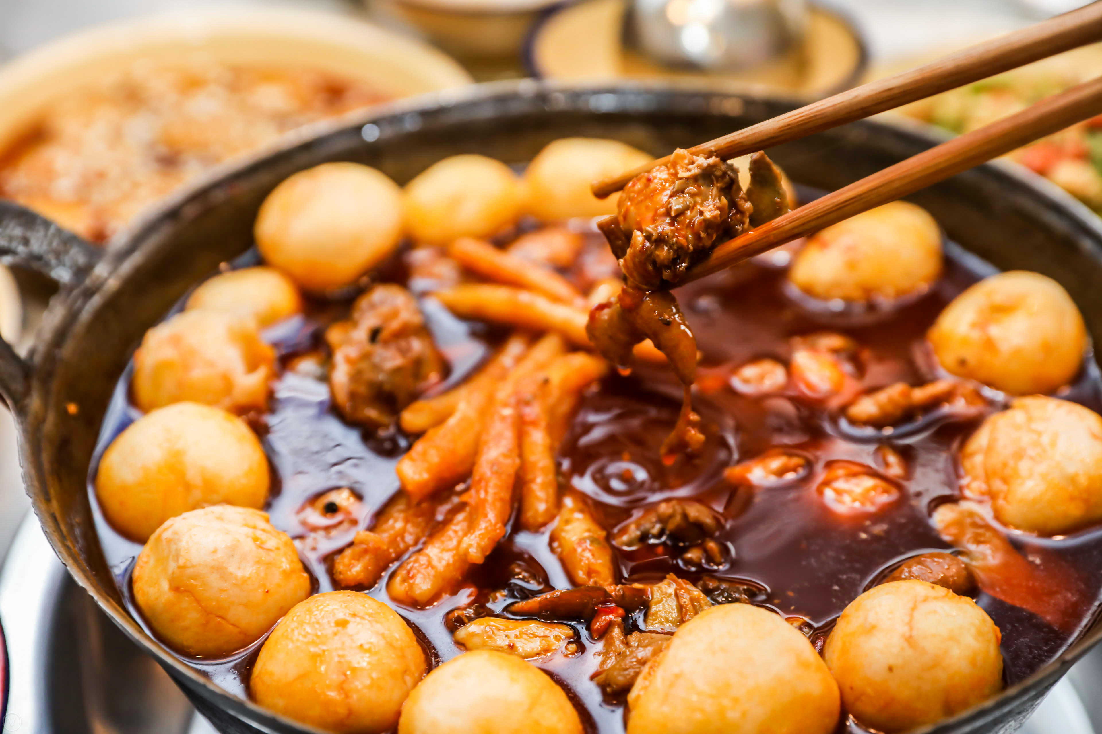 不服老的老字号网红餐饮李子坝梁山鸡背后的生意经