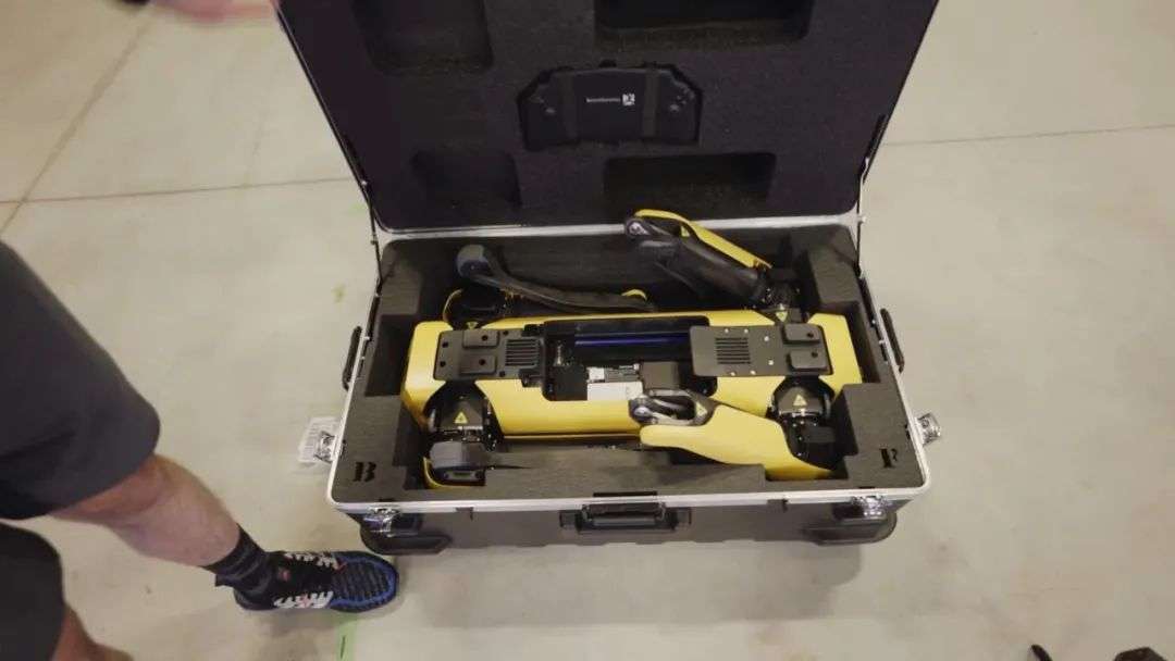 波士顿动力机器狗首个开箱视频：53万，我买到了啥？