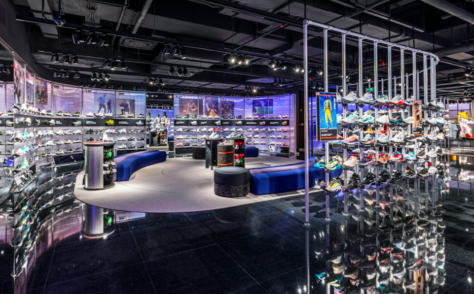 全球首家 Nike Rise 概念店开了：买鞋不用看码数，手机里藏着最酷的体验-36氪