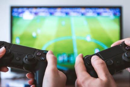 最前线丨移动游戏开发商祖龙娱乐香港公开发售获约123.01倍认购，每股定价11.6港元