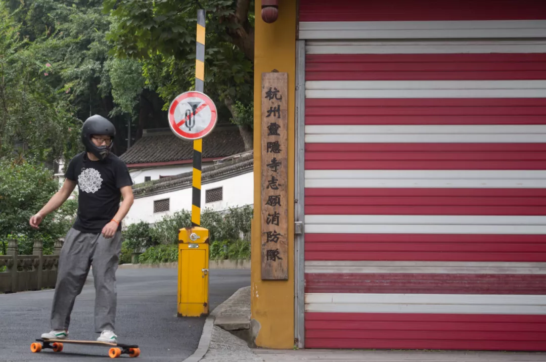 少林寺武僧玩抖音，灵隐寺小编KPI随缘……“佛系”新媒体，究竟什么样？