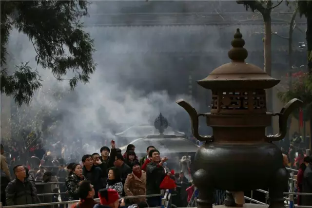 少林寺武僧玩抖音，灵隐寺小编KPI随缘……“佛系”新媒体，究竟什么样？