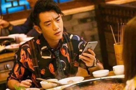 郑恺火锅店开业就被举报，网店“爆款”月销2单，玩票的明星玩不转了？