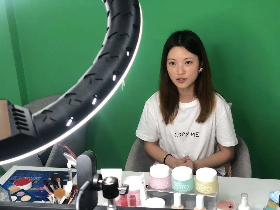 隐秘角落里的主播：月入过万，是另一个时区的白领