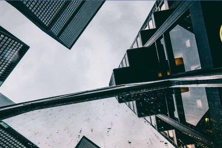 现在买房等于高位接盘？玩击鼓传花的人可不这么想