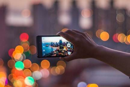 最前线 | 机构观点：手机行业股价处于周期顶部，8月板块走势或弱于大势