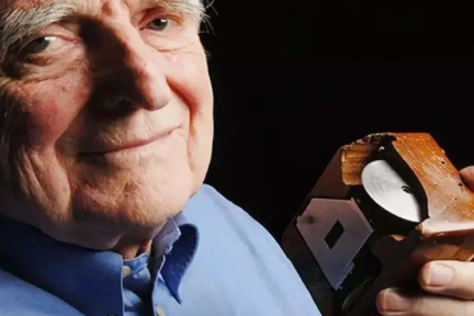 鼠标联合发明者逝世，他们仅靠鼠标获利4万美元却成就了乔布斯