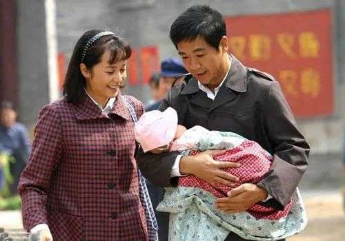 从工作不顺到生活不易盘点影视剧中一地鸡毛的中年危机