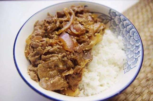 最近集体翻车的国外餐饮业怎么了？