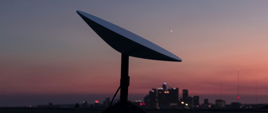 马斯克星链正式上线：装个UFO ，来测星链互联网下载速度