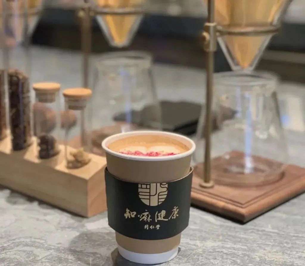 [中國]東莞大眾點評熱門名店- 大名堂咖啡館。體驗在中藥房喝咖啡的感覺