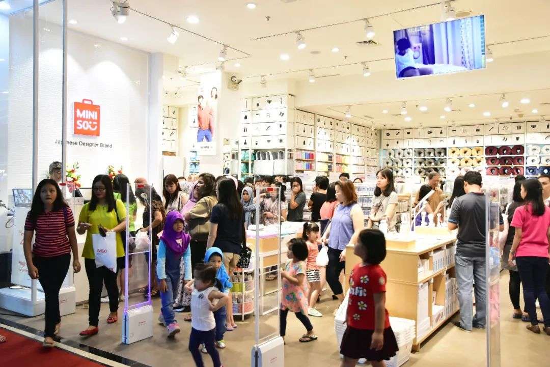 名创优品这家中国“杂货店”的出海生意