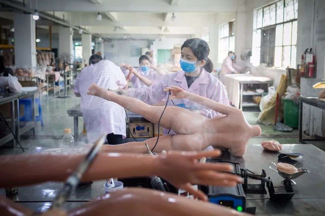 我需要个伴侣，哪怕她是个“娃娃”