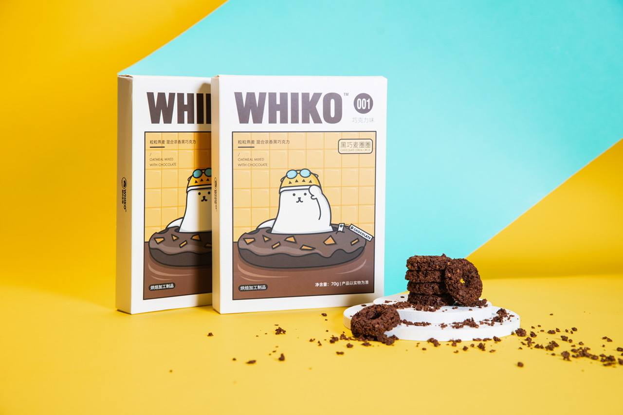 IP怎么做商业化？「WHIKO谜之生物」做了一家零食集合店「WHIKO谜之便利店」