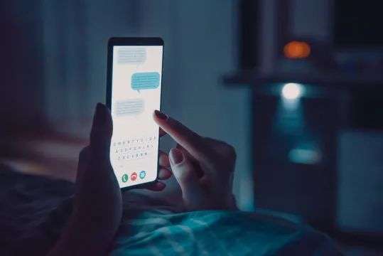 不刷手机度日如年，还发脾气？你可能得了一种病：无手机恐惧症