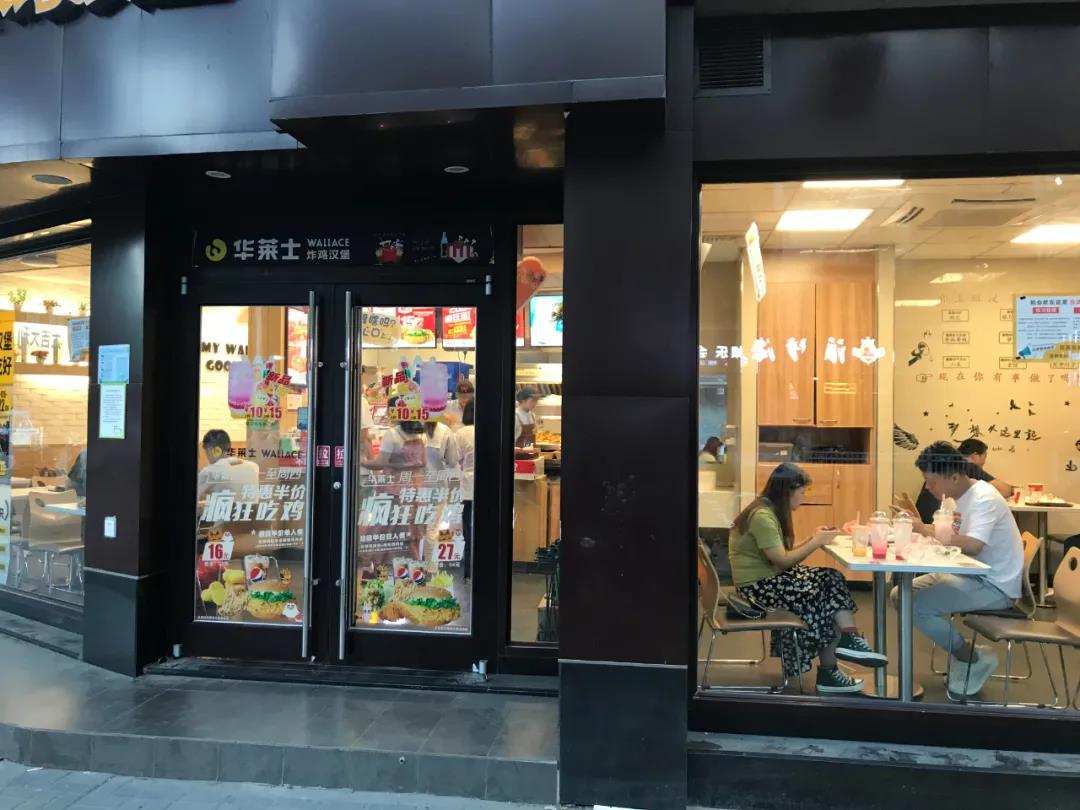 没有肯德基、没有苹果专卖店，我却看到了小镇商业的红火 | 超级观点