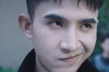 歪嘴战神、龙王赘婿：起底沙雕网文暴富生意经