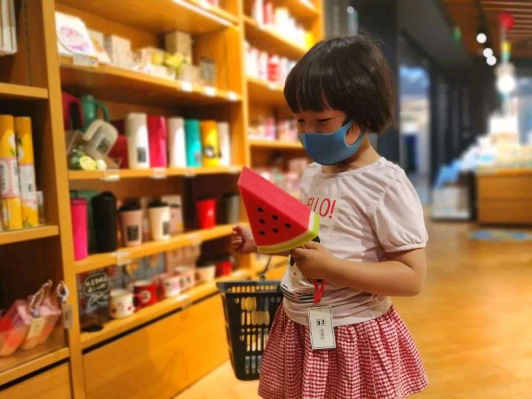 乱糟糟的杂货店，为什么总让你欲罢不能？