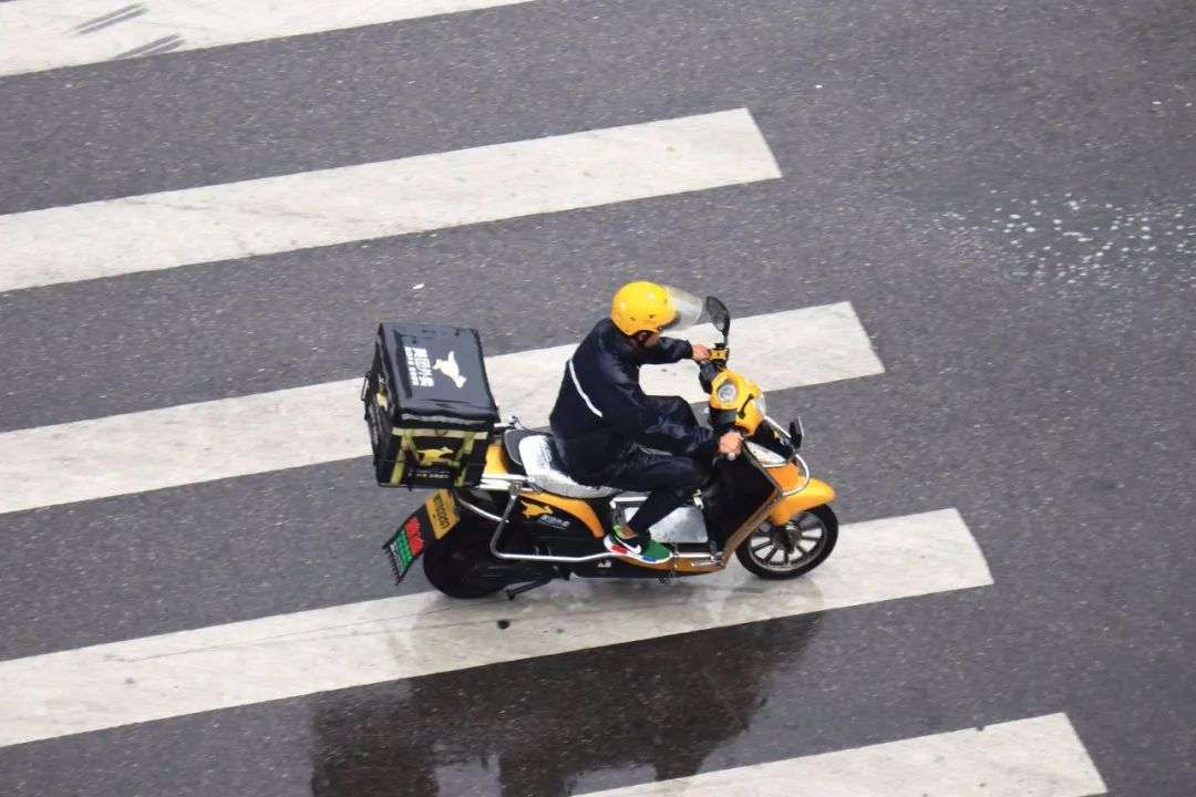 守規矩的外賣騎手都被餓死了遲到一單白乾一天