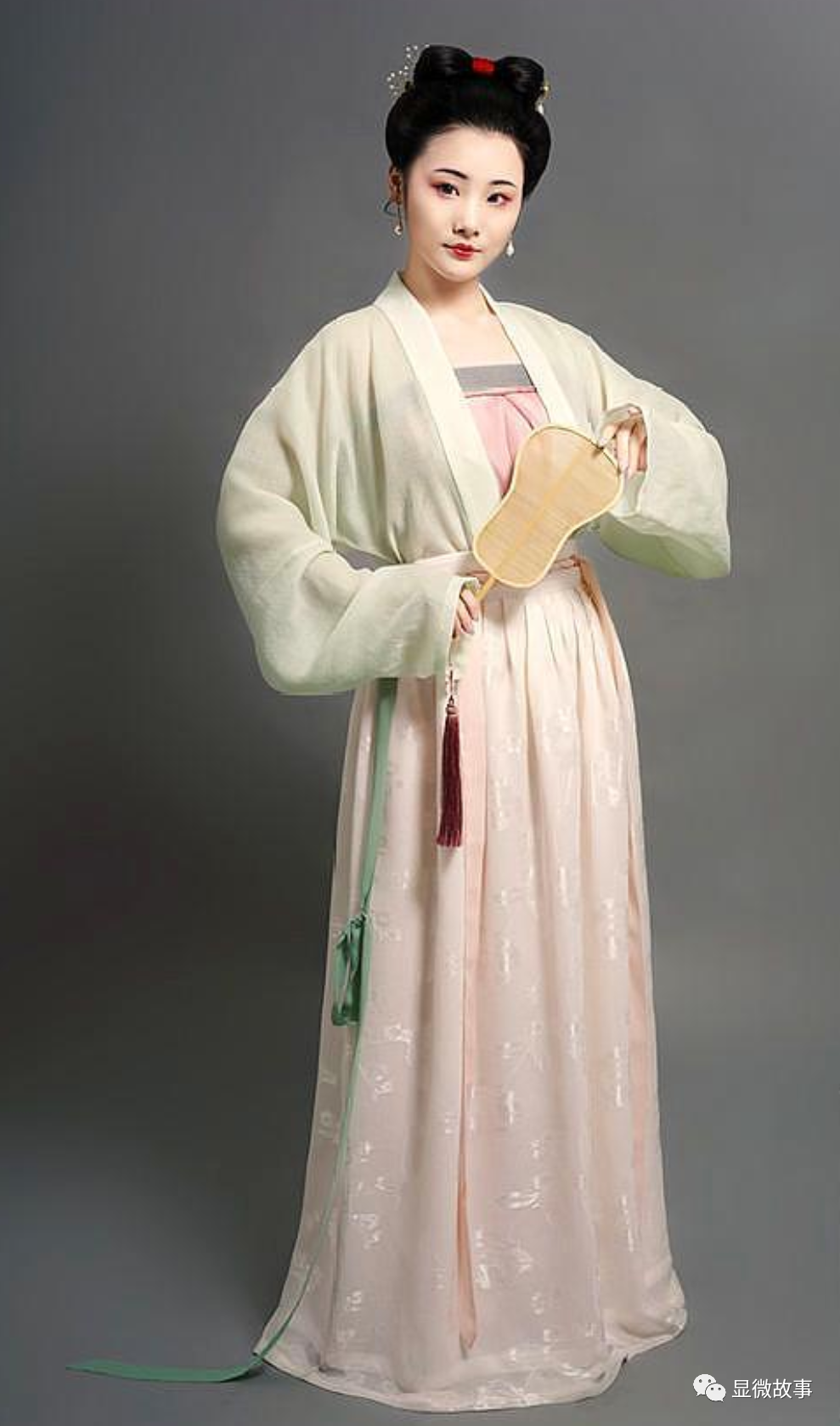 汉服独立摄影师汉服圈里有"鄙视链":比如正统的看不起改良的,宋明汉服