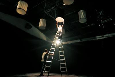 02鄢陵人,凭什么掌灯国内的大片热剧?