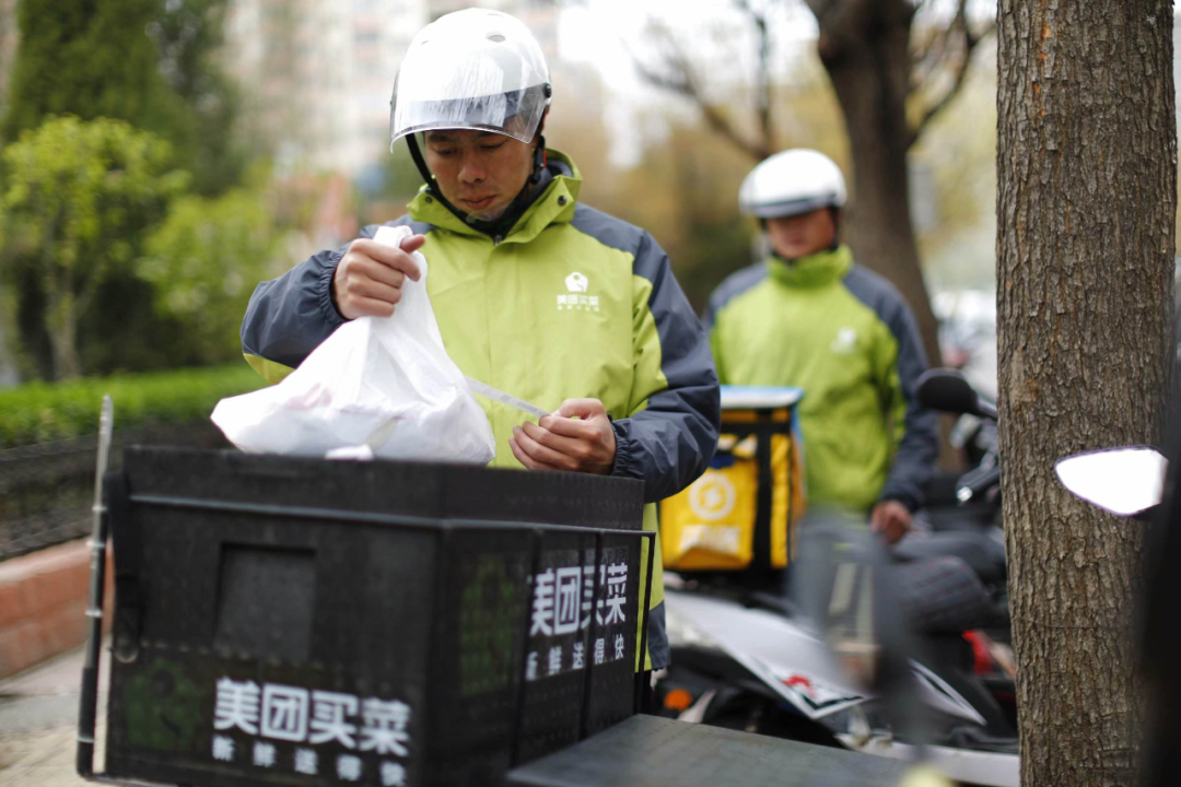 黄峥交火王兴的流量逻辑