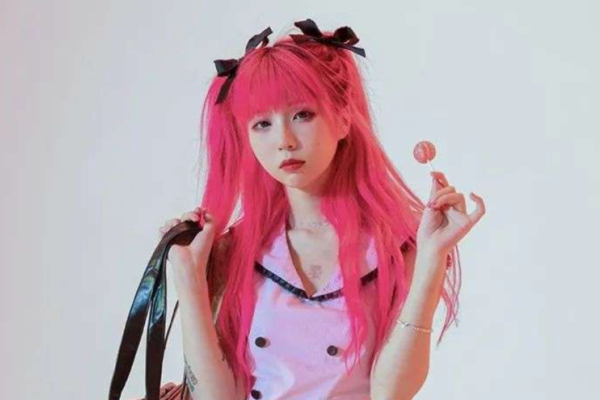 冰山耳坠、刀锋Lolita、猴王男潮：3万年轻人重新定义中国快时尚