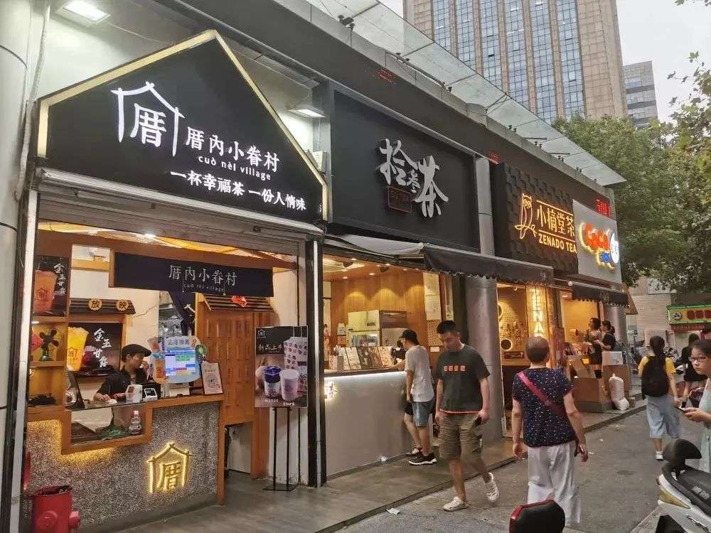 走出商场布局街边茶饮店选址风向变了