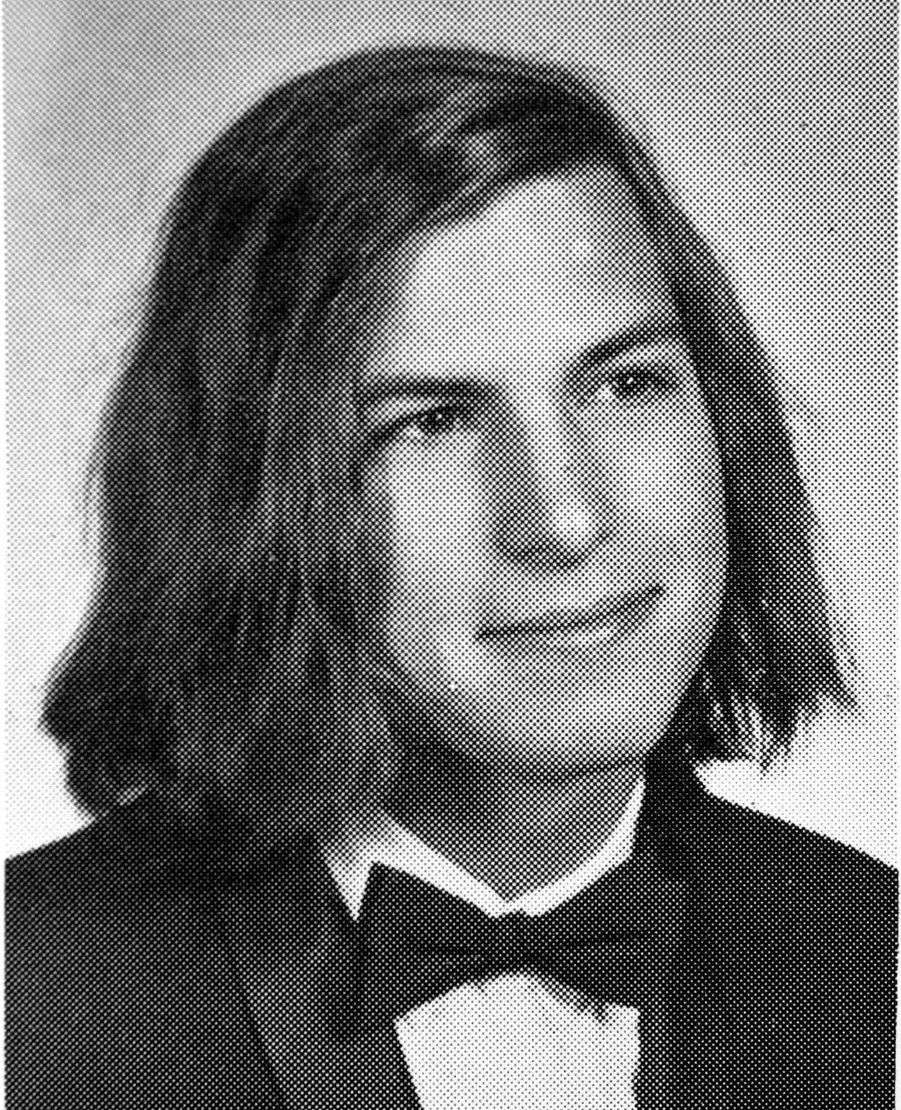 在有底气问出这个问题之前,瓦伦丁只是一个普通的工人子弟,父亲是挤奶