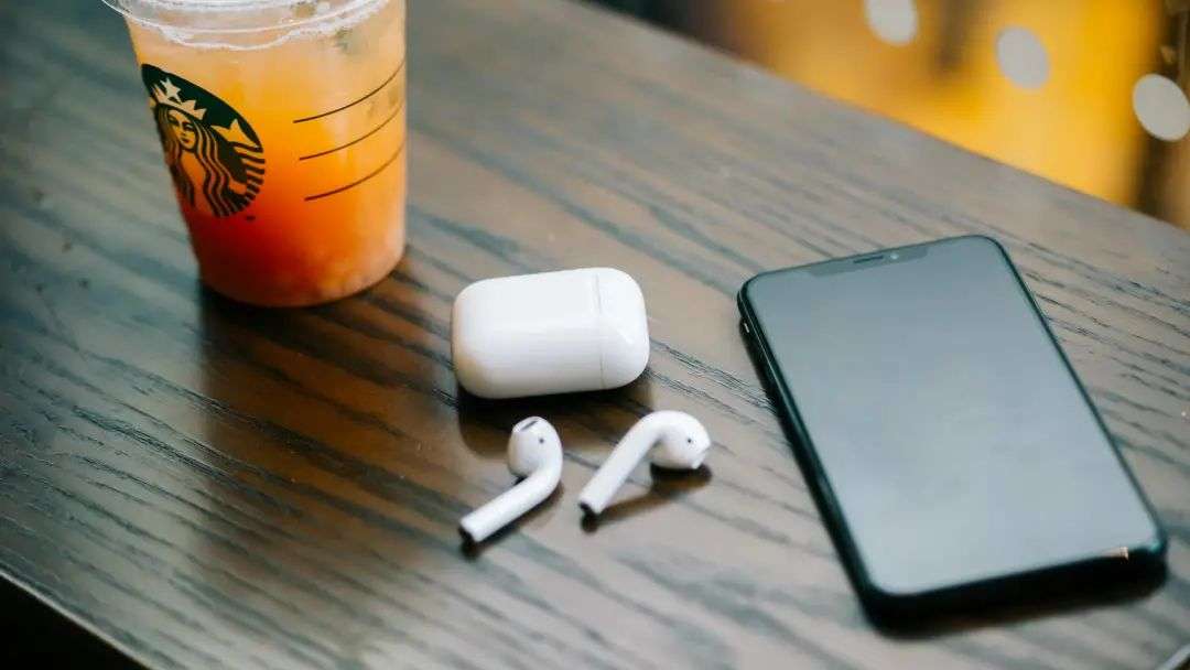 AirPods 最大的创新，其实是革新了耳机交互