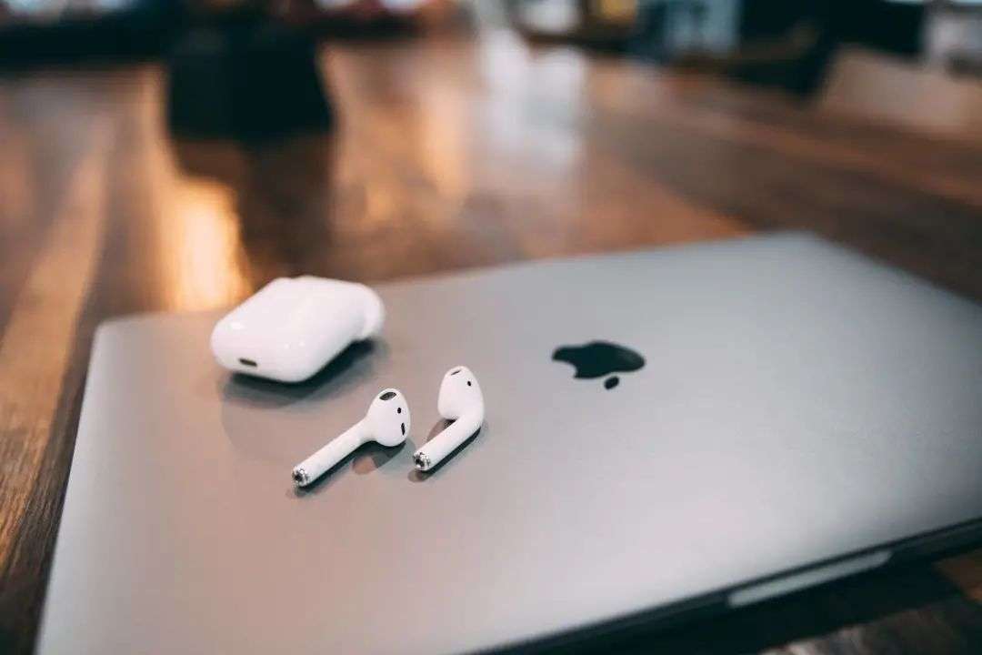 AirPods 最大的创新，其实是革新了耳机交互