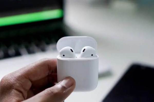 AirPods 最大的创新，其实是革新了耳机交互